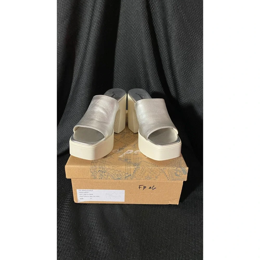 Free People Zoe Platform Silver Metallic Leather Mule Sandals Size 37 NEW
